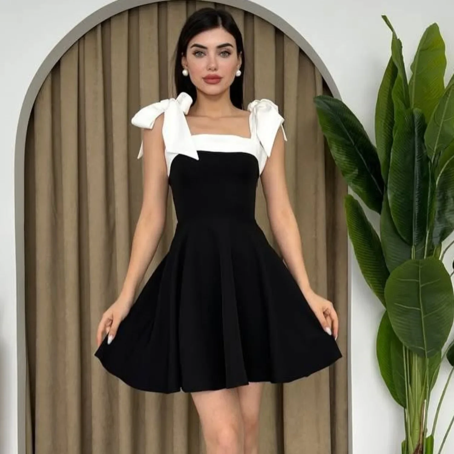 女性コントラストボウスリングミニドレスエレガントなノースリーブオフショルダーハイウエストAラインショートドレスレディースデイリー通勤ドレス