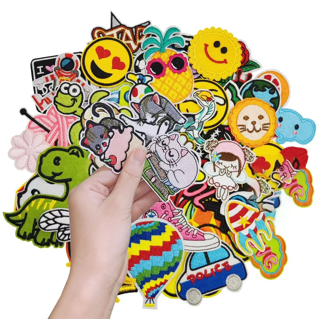 Random Iron On Patches for Clothes Set Clothing Stickers Fabric Sewing Embroidered Patch Thermal Adhesive Applique Fusible Badge