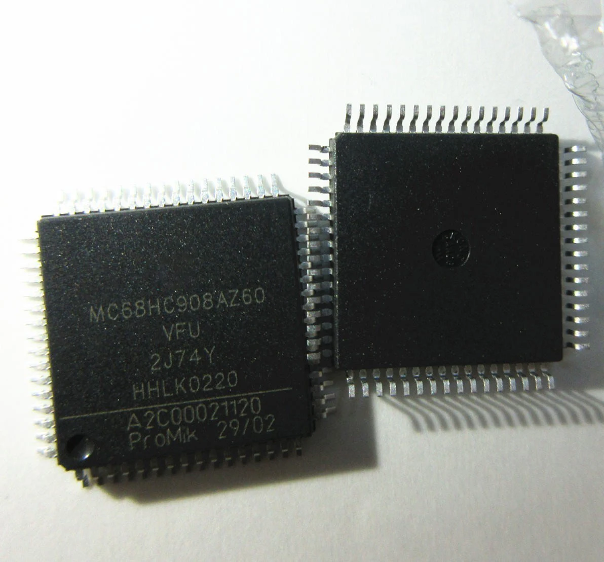 MC68HC908AZ60CFU 4J74Y 2J74Y MC68HC908GP32CFB   10PCS