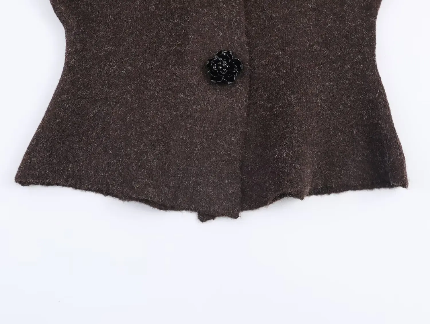 2025 Nuovi abiti da donna: cardigan lavorato a maglia impreziosito da bottoni con gioielli di moda in stile europeo e americano