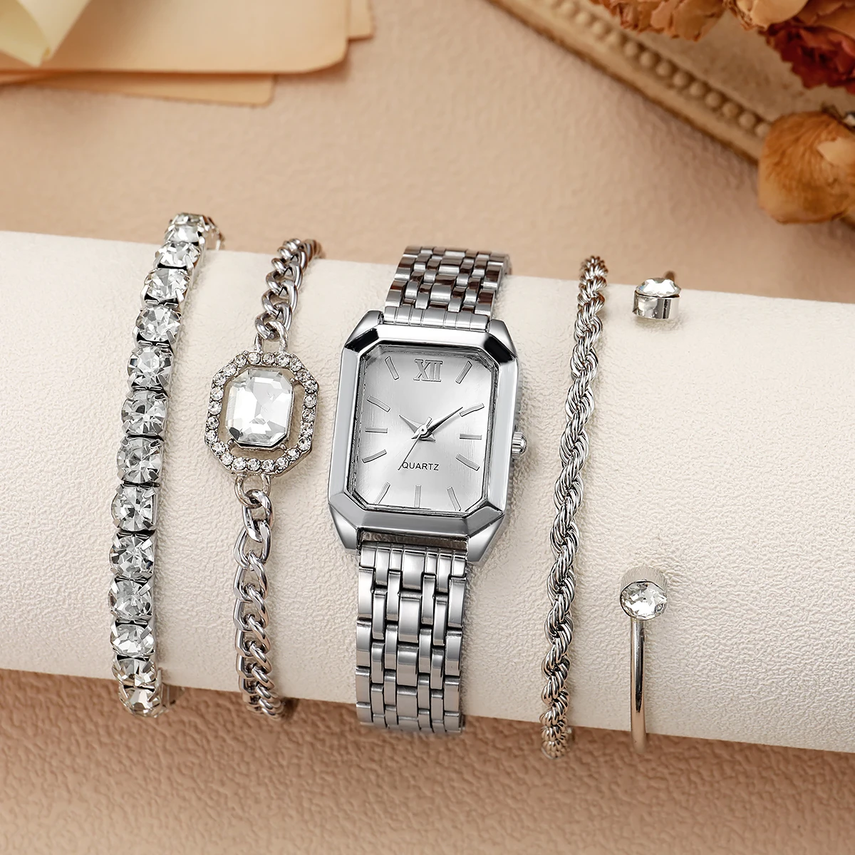 ساعة كوارتز كلاسيكية جديدة بحزام فولاذي بحزام فولاذي كلاسيكي بسيط فاخر مع سوار ماسي مائي