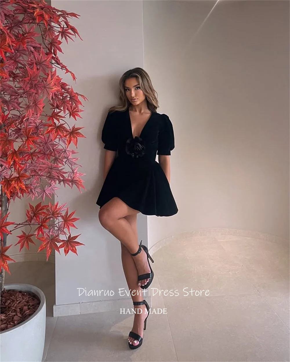 Dianruo شيك أسود الخامس الرقبة فساتين لحضور الحفلات الموسيقية خط الساتان فساتين لحفلات الكوكتيل أنيقة فوق الركبة ثلاثية الأبعاد زهرة فساتين العودة للوطن مخصصة