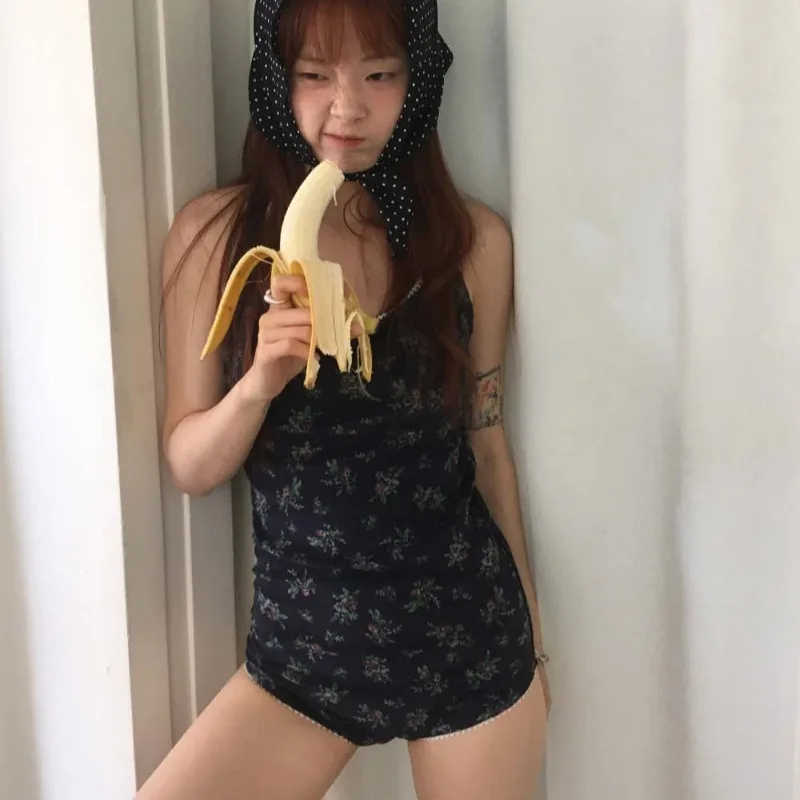 

Printed Triangle Chic One-Piece Swimsuit, 2026 Korean INS Style Spaghetti Strap Vacation Vibe Student Swimwear for Hot Springs