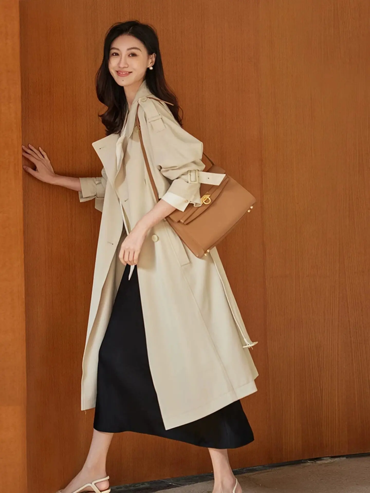 Off-white trench coat women's medium and long small 2026 new spring and autumn British style Korean fashion waist