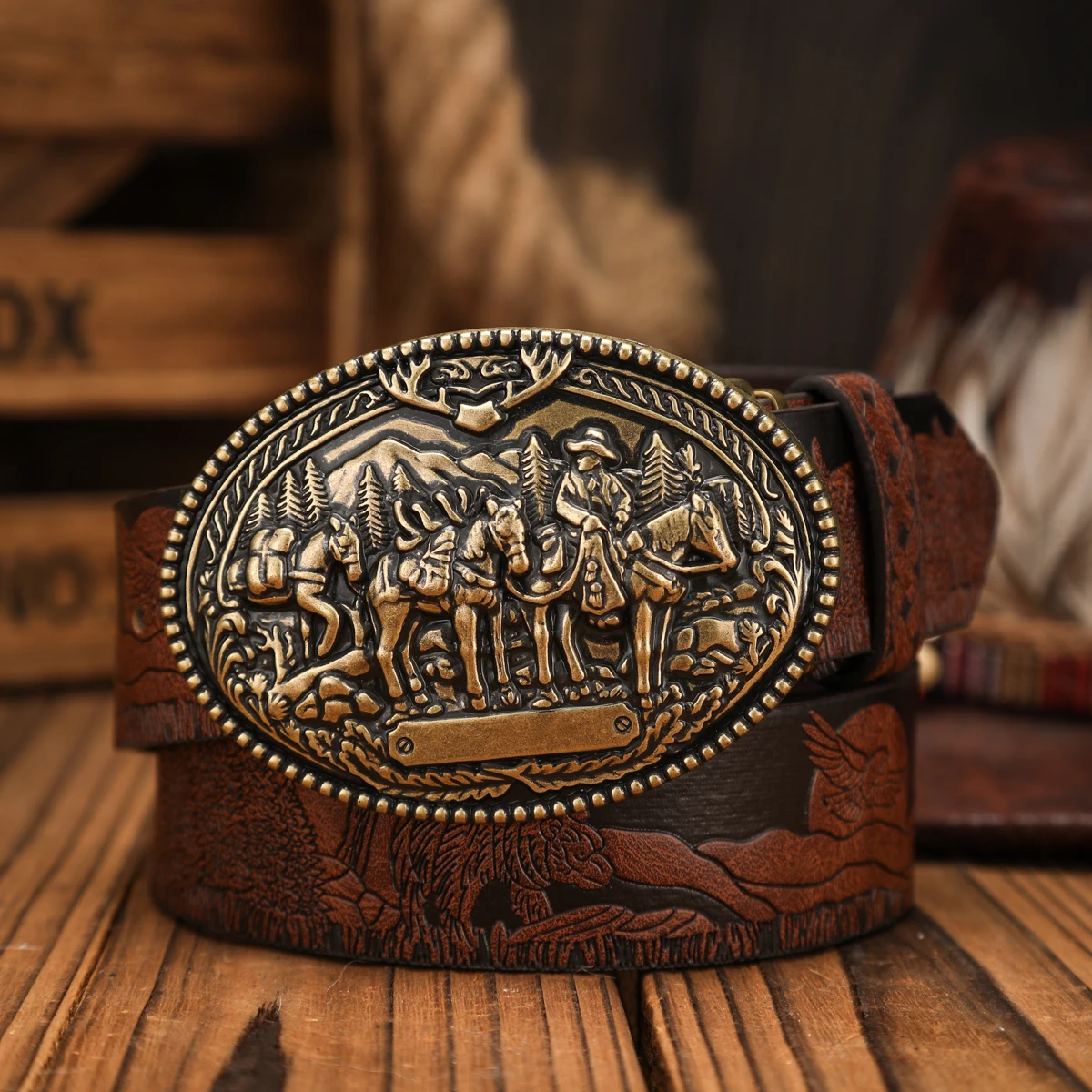 حزام PU بإبزيم غربي مناسب لكل من الرجال والنساء، حزام بني فريد وكلاسيكي (مع أظافر مثقوبة)