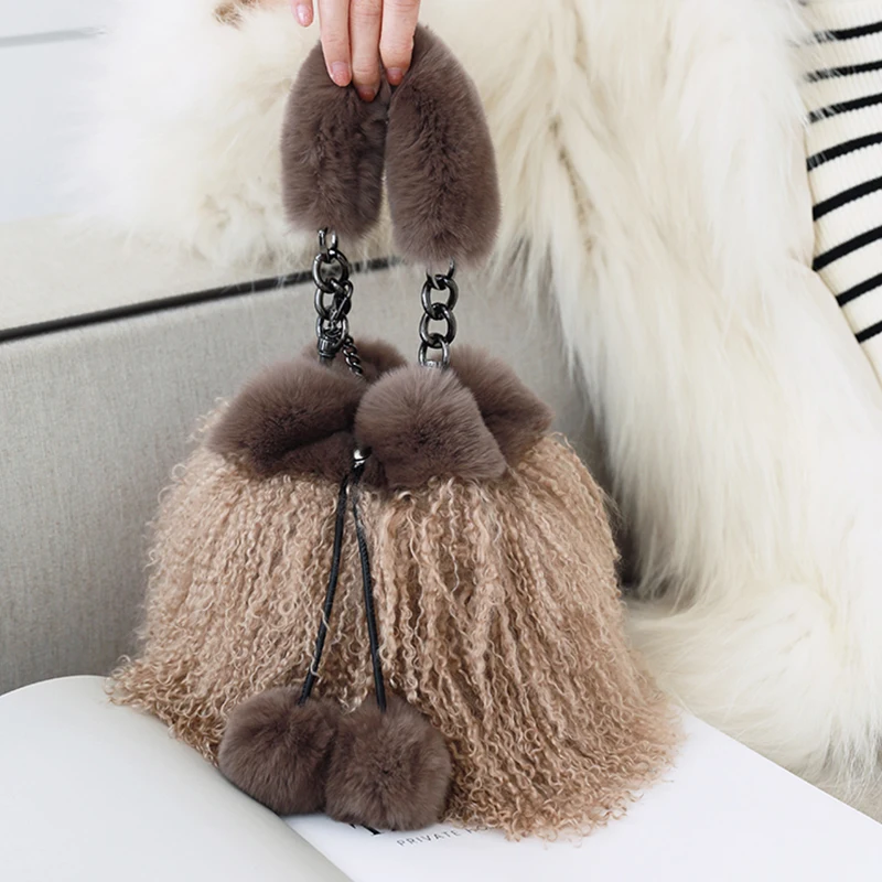 

2023 New Mongolian Fur Handbags Women Tibet Lamb Fur Wrist Bucket Bag Rex Rabbit Handle Lovely Plush Chain Shoulder Tote