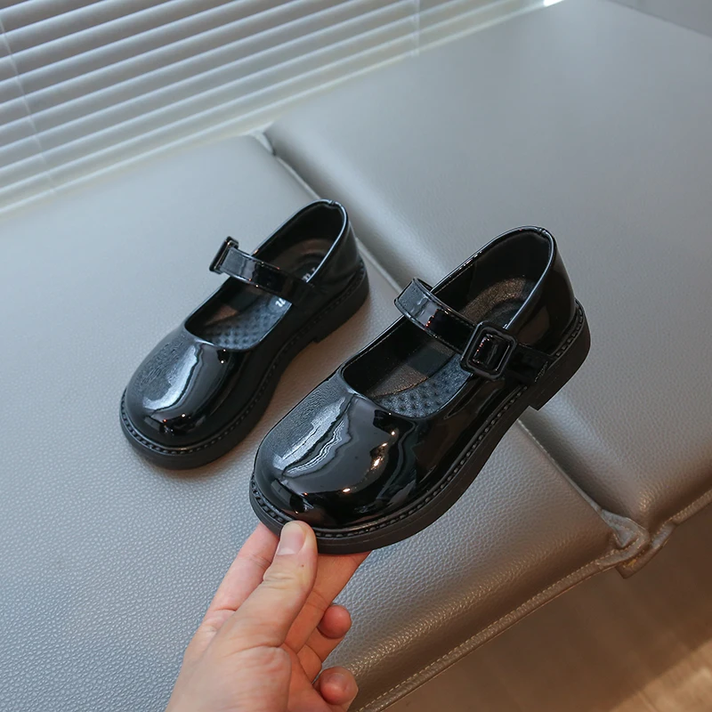 Girls Uniform Shoes Black Glossy Kids Flat Shoes Trendy for Students 2025 Autumn Children Leather Shoes Soft Bottom Round Toes