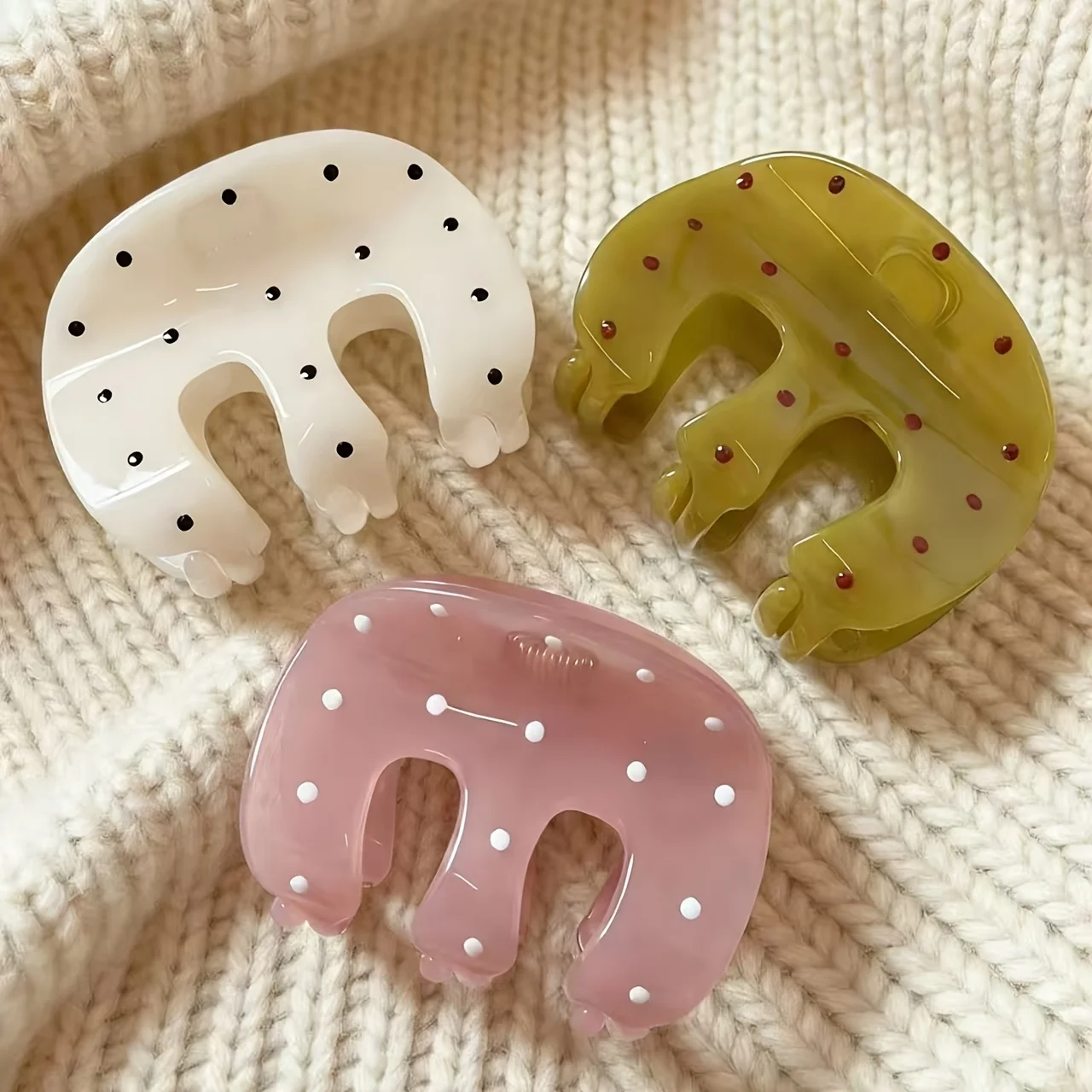3-Piece Set of Randomly Colored Jelly-Like Polka Dot Hair Clips, Fashionable Shark Clips for Back-Of-Head Updos, High-End Hairpins, Great Gifts for Holidays and Birthdays