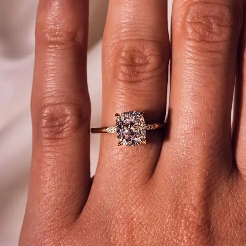 

JOVOVASMILE Cushion Cut Moissanite Ring 18k Solid Gold 2.5 Carat 8.25x7.25mm Center Fine Jewelry For Women Wedding Proposal