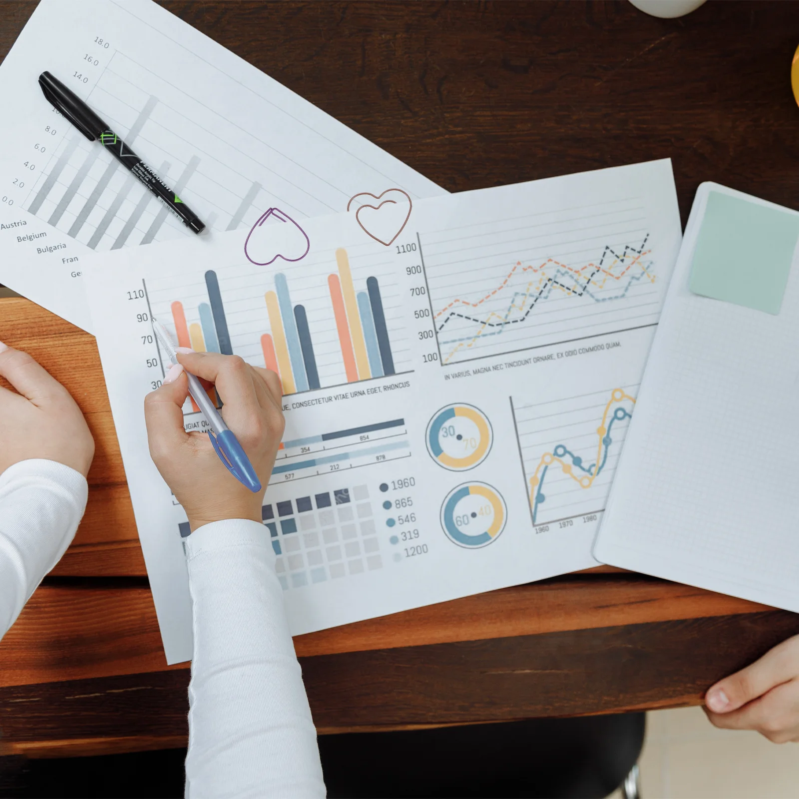 

50Pcs Heart-Shaped Metal Paper Clips Colorful Office Supply for Notebook Calendar Scrapbook Greeting Card Decor