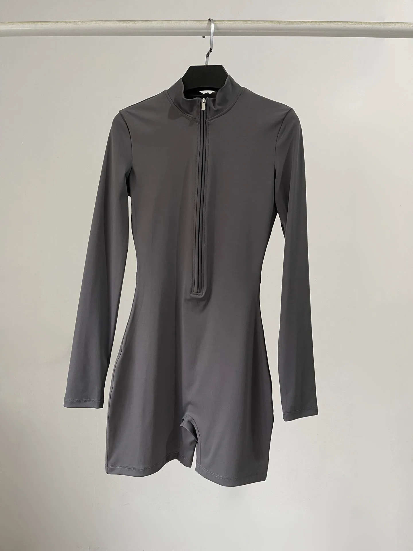 

Сексуальный американский комбинезон с высоким воротником на молнии и длинными рукавами, женский осенне-зимний комбинезон с высокой талией, облегающие эластичные короткие брюки