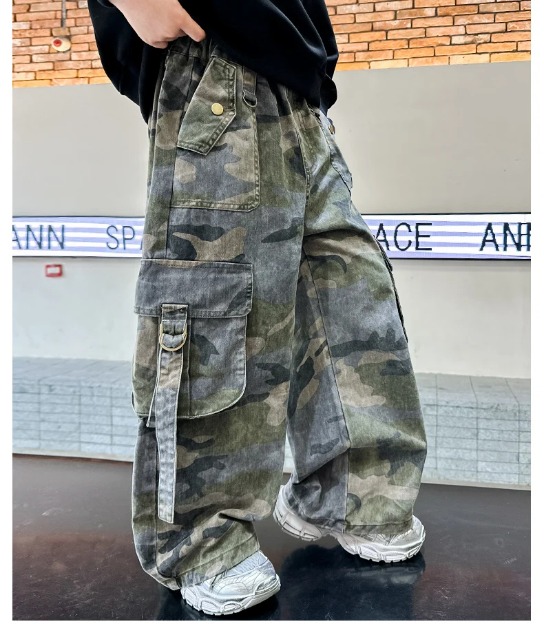 Neue stylische Herbst-Cargo-Hosen mit mehreren Taschen im Camouflage-Look für Teenager-Jungen, locker geschnittene, lässige Harajuku-Hip-Hop-Y2K-Hosen, Größe 5-14 Jahre. – Detail 7