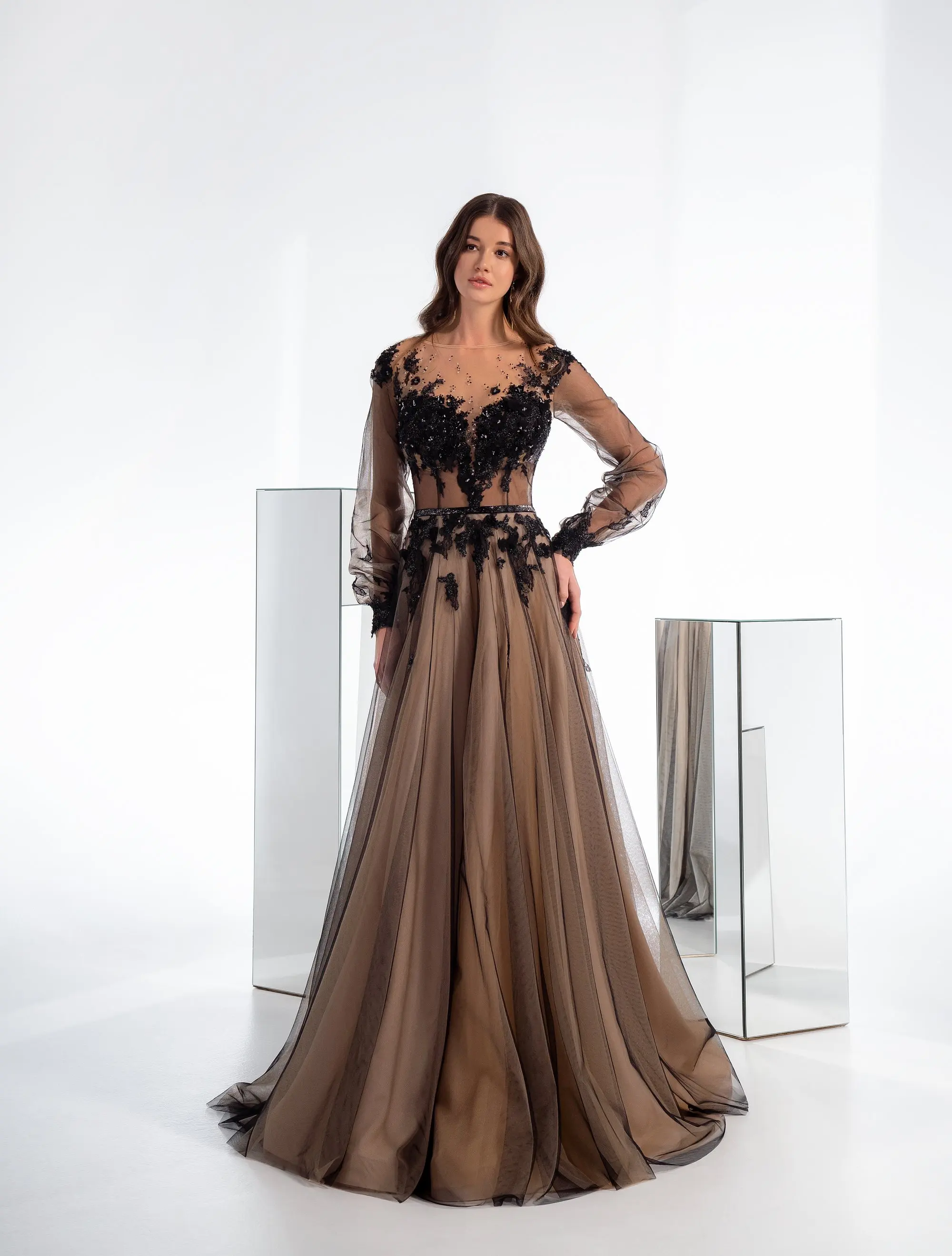 

Modern Black Lace Applique Beaded Champange Lining A Line Prom Dresses Custom Made 2024 Formal Party Evening Dresses