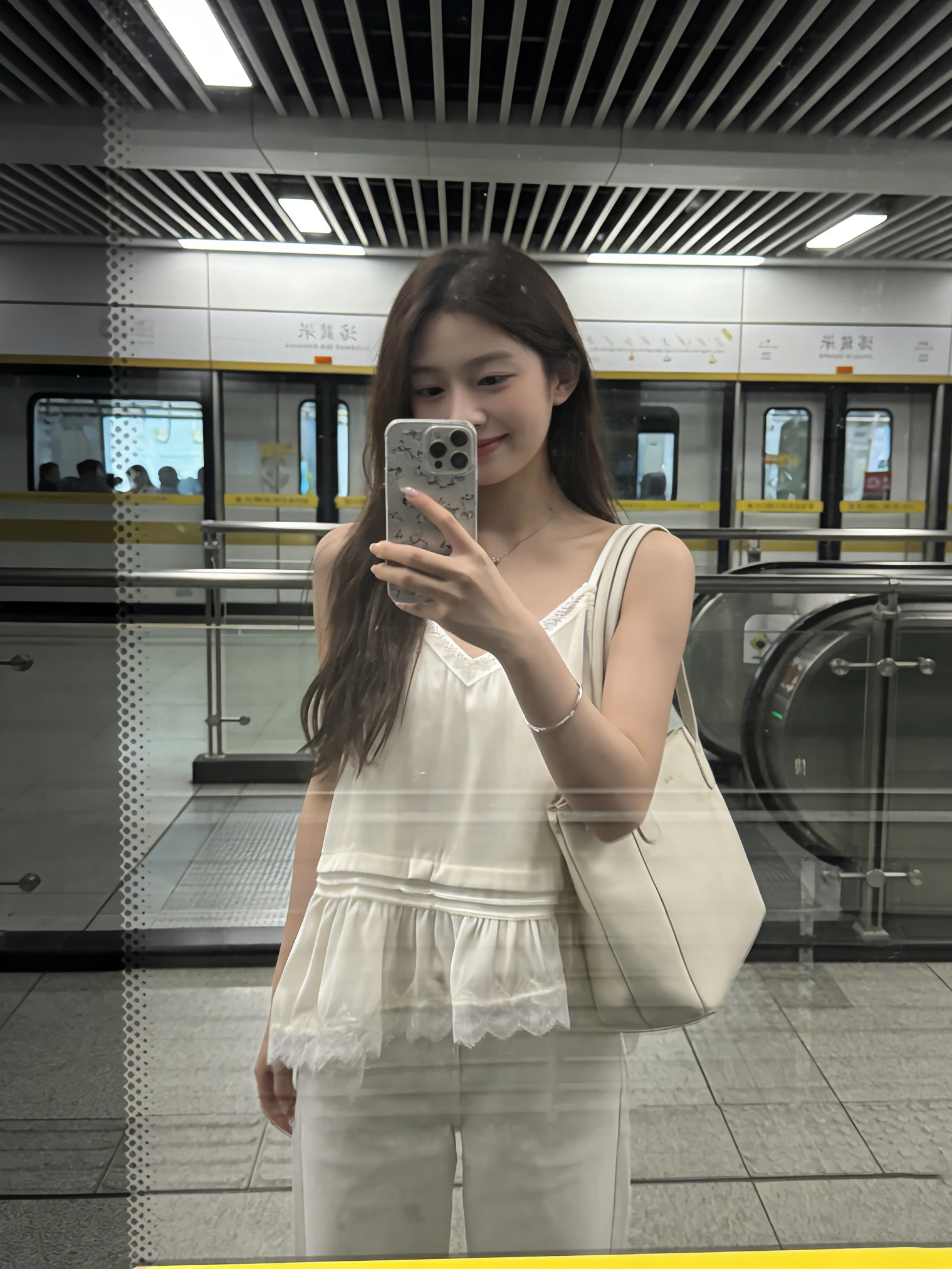 

Модный женский летний топ в корейском стиле с асимметричной кружевной отделкой, бархатный, с V-образным вырезом, на бретелях, с эффектом многослойности, из одной ткани