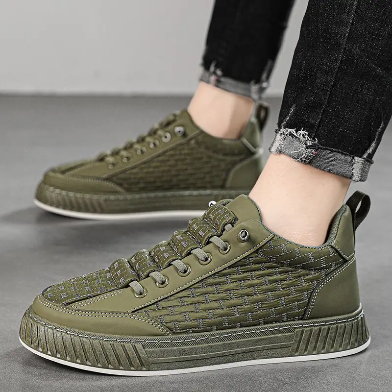 2026 New Men's Jet Black Slip on Sneakers Summer Breathable Skateboarding Shoes Anti-Slip Wear Resistant Office Work Streetwear