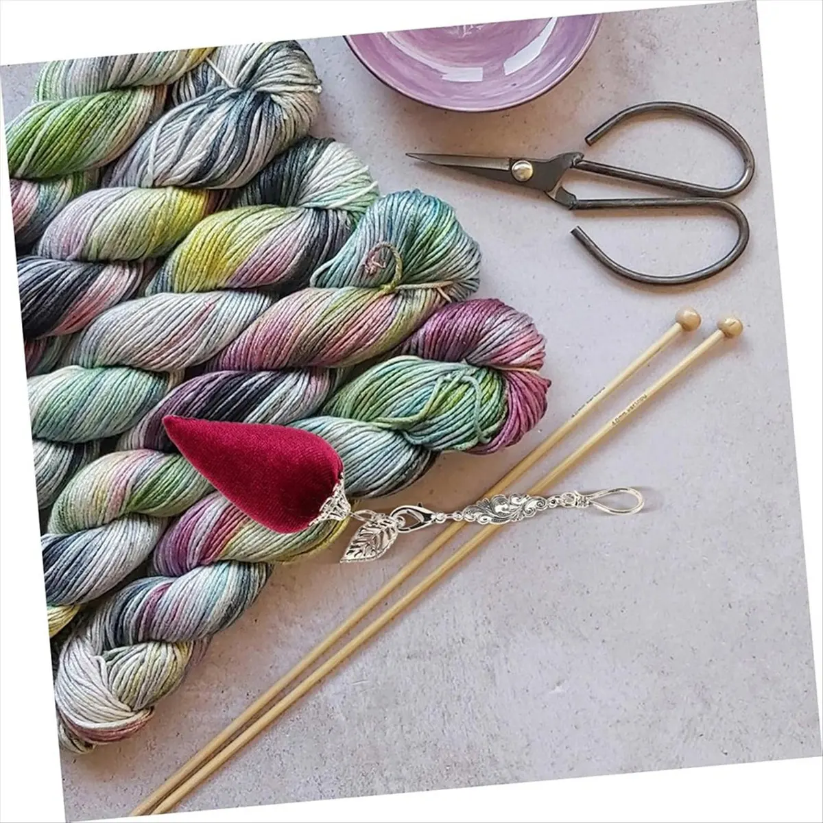 DT38 Vintage Pin Cushion Pendant Sewing Accessory for Crafting Easy to Use Pin Holder for Quilting Embroidery