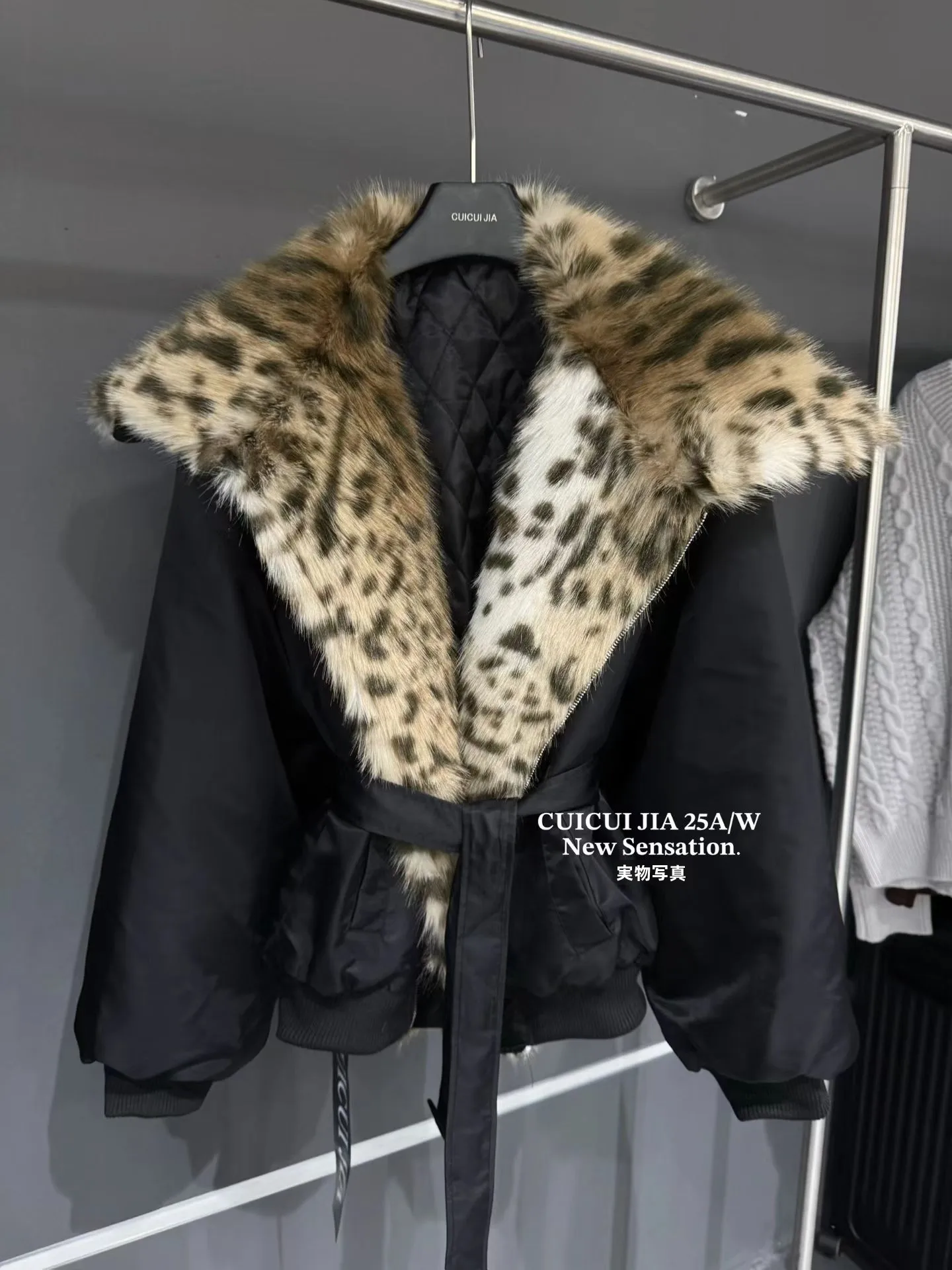 invierno-nuevo-sle-pequeno-lote-proteccion-del-medio-ambiente-estampado-de-leopardo-jaet-de-algodon-con-cuello-de-piel-grande-abrigo-calido