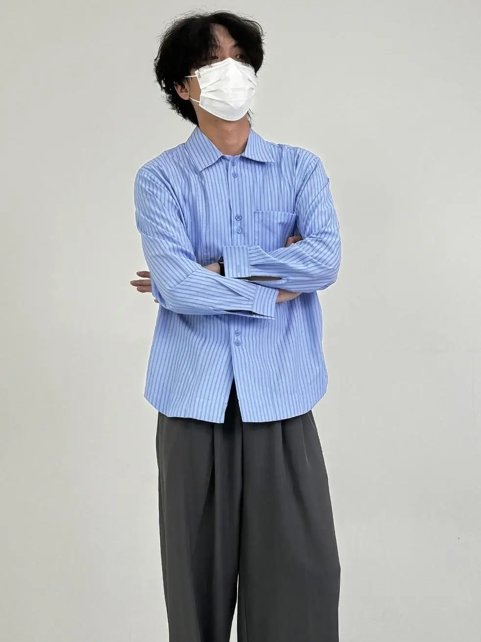 

Мужская свободная длинная рубашка на пуговицах, повседневная, осенняя, модная, универсальная, из полиэфирного волокна, без бренда, молодежная, в полоску