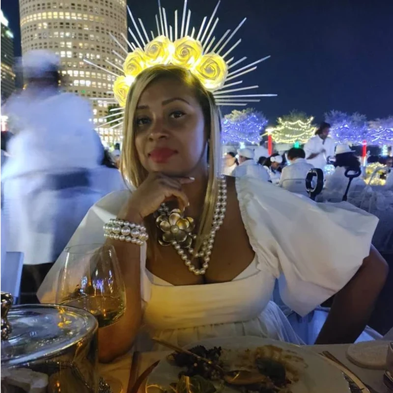 LIGHT UP Halo Crown Sunburst White Rose Hoofdband Zonnegodin LED Kroon Haarband Glow Hoofddeksel Party Haaraccessoires voor Vrouwen