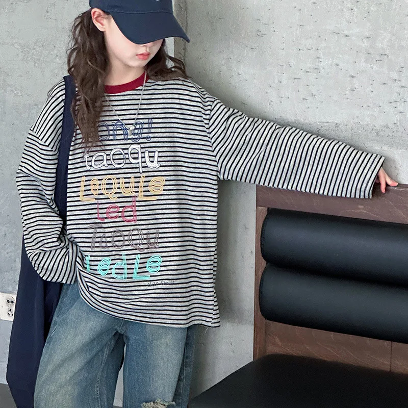 

2025 Autumn Children Girls Top Letter Printed Striped School Girls T-shirt Round Neck Long Sleeves Teenager Girls Undershirt
