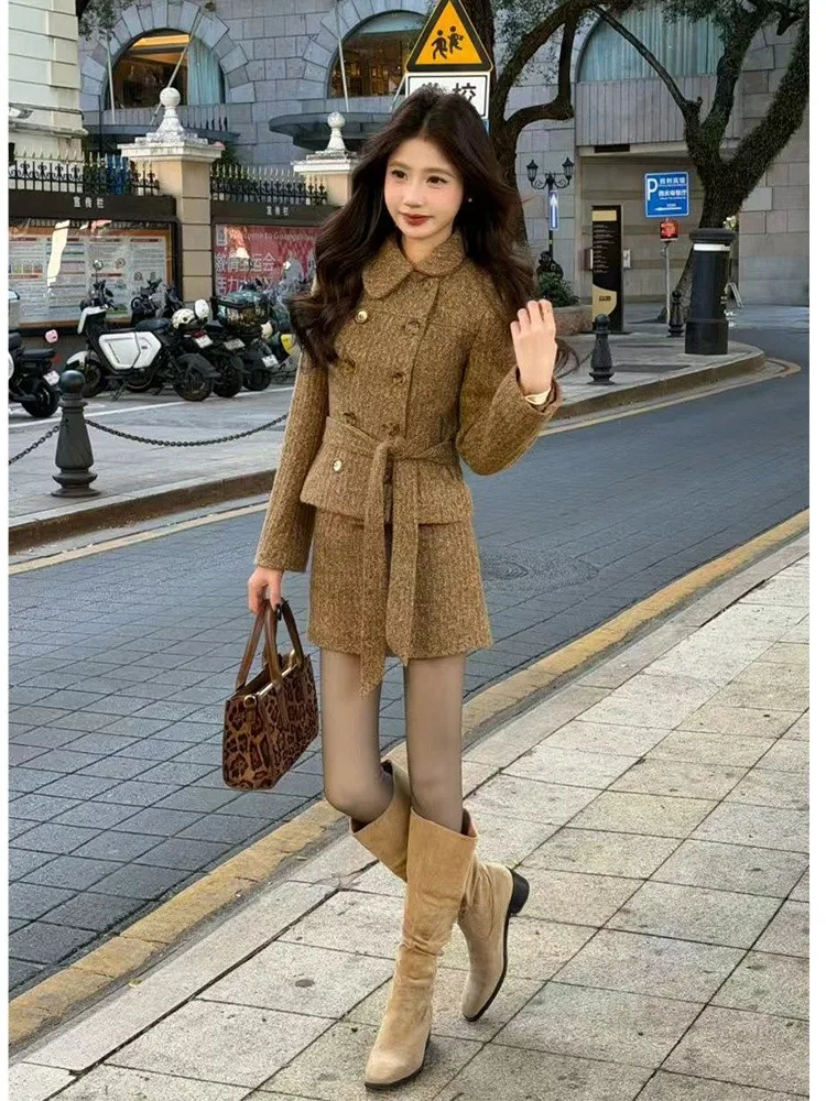 

Ретро-комплект из хлопковой кофейно-коричневой кофты и короткой юбки для женщин: теплый, пушистый, с длинными рукавами, на пуговицах, свободного кроя, модный