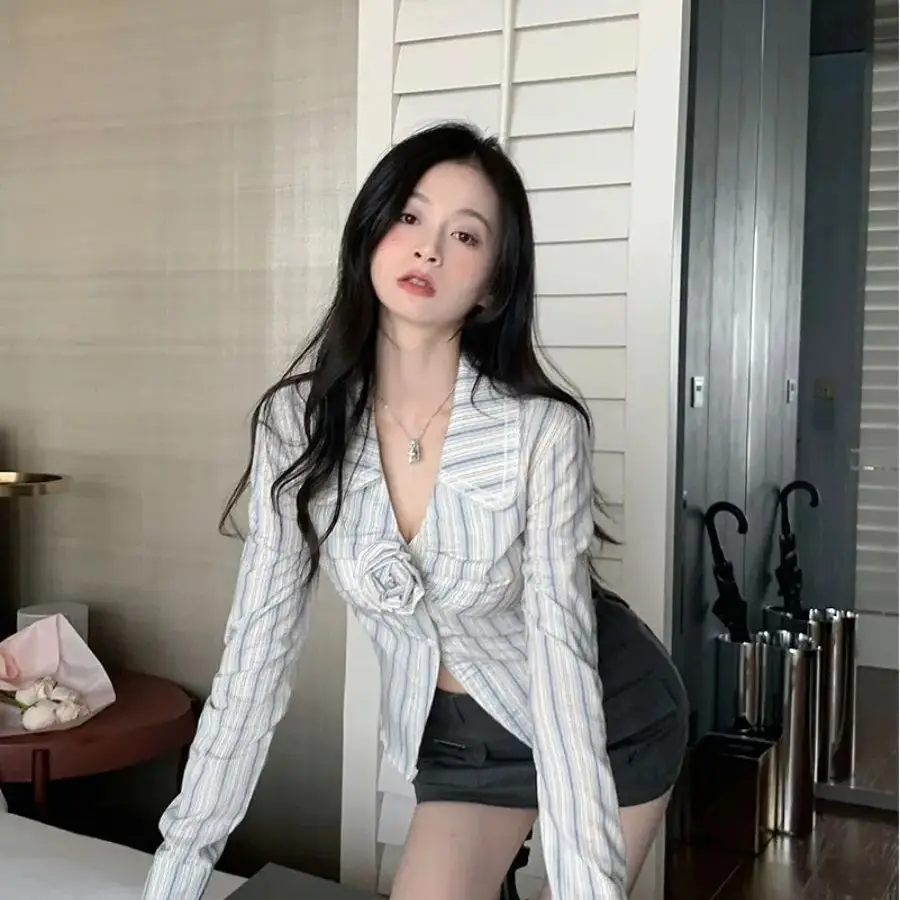 Women Shirts Fashion Korean Version 2024 Short Shirt Blue White Striped Shirt V-Neck Three-Dimensional Flower Long Sleeve Shirt