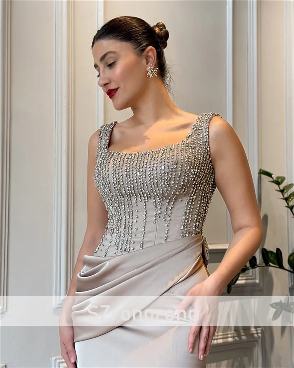 تخصيص رائع ساحة طوق الساتان مطوي ثوب مسائي رسمي الديكور غمد عارية الذراعين فستان عربي سعودي طويل للعروس