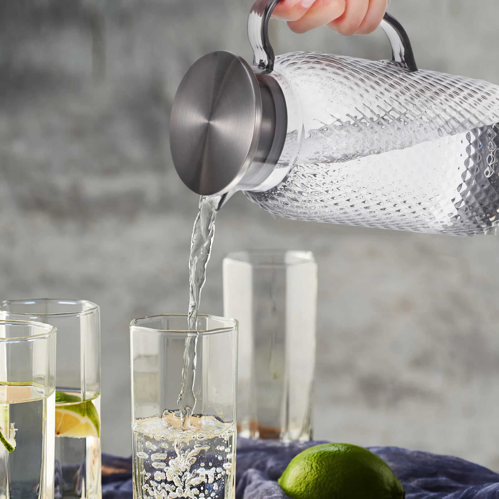 

2 pcs Large Capacity Plastic Water Jug Pitcher With Lid Storage Jars Drink Pitcher Juice Jug Tea Coffee Bottle