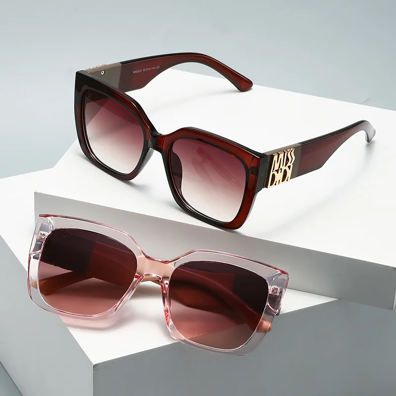 

Retro Cat Eye Sunglasses for Women UV400 Protection Vintage Shades Slimming Face Design for Beach Vacation & Holiday Photography