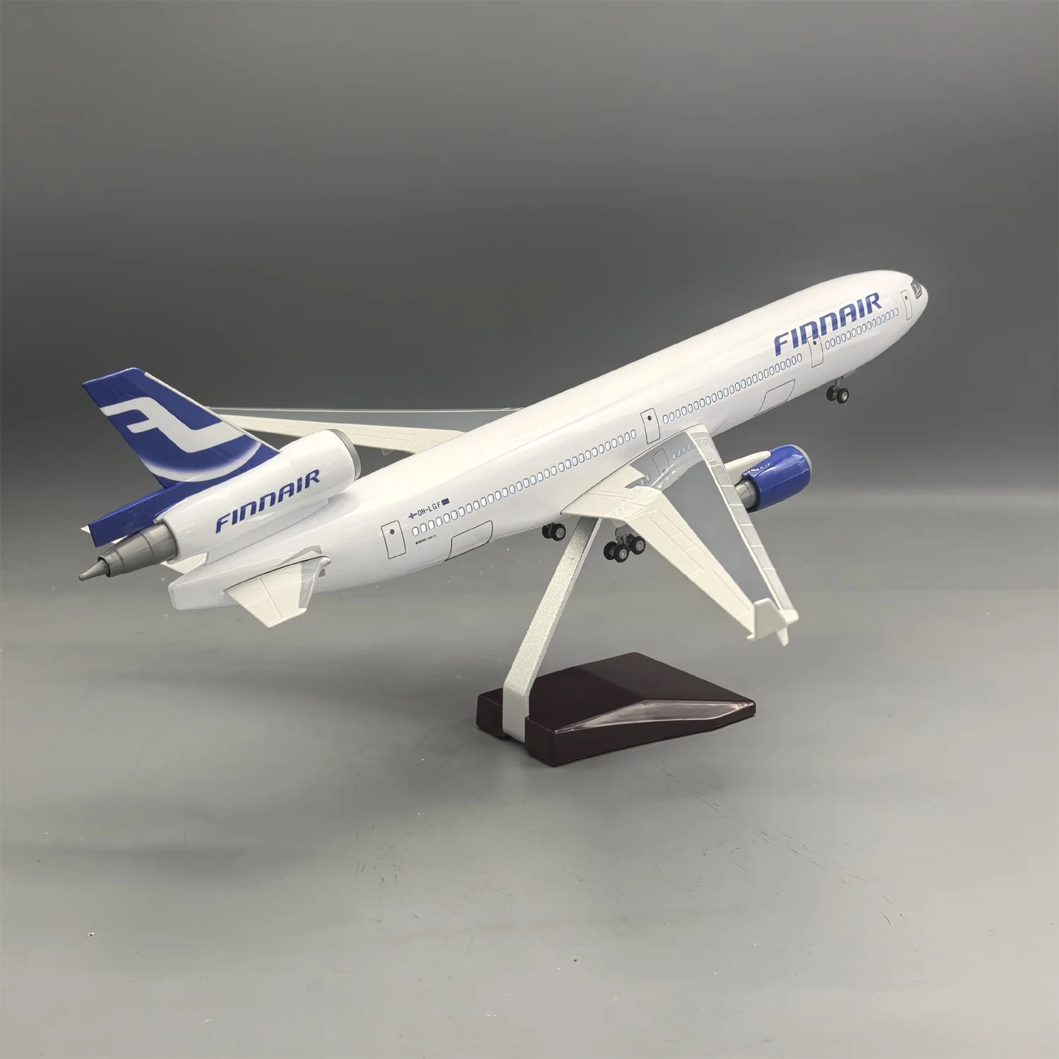 47cm Finnair MD-11 Model Airplane Diecast 1/130 Scale Planes With Lights Stable Base Resin Aviation Model For Adults Souvenir