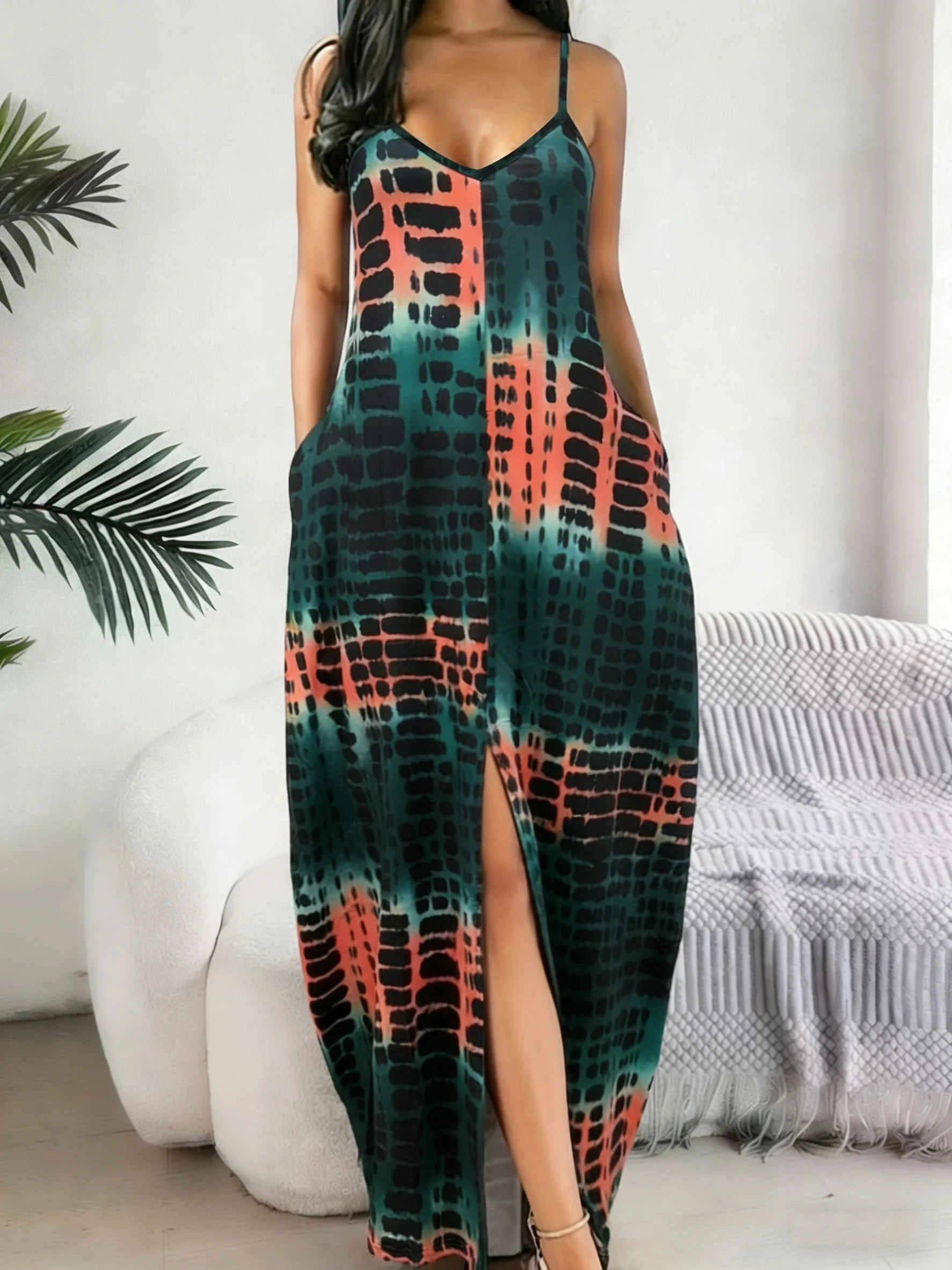 Neues modisches Sommerkleid für Damen mit Batikdruck und lockerem Trägerdesign aus Europa und Amerika.