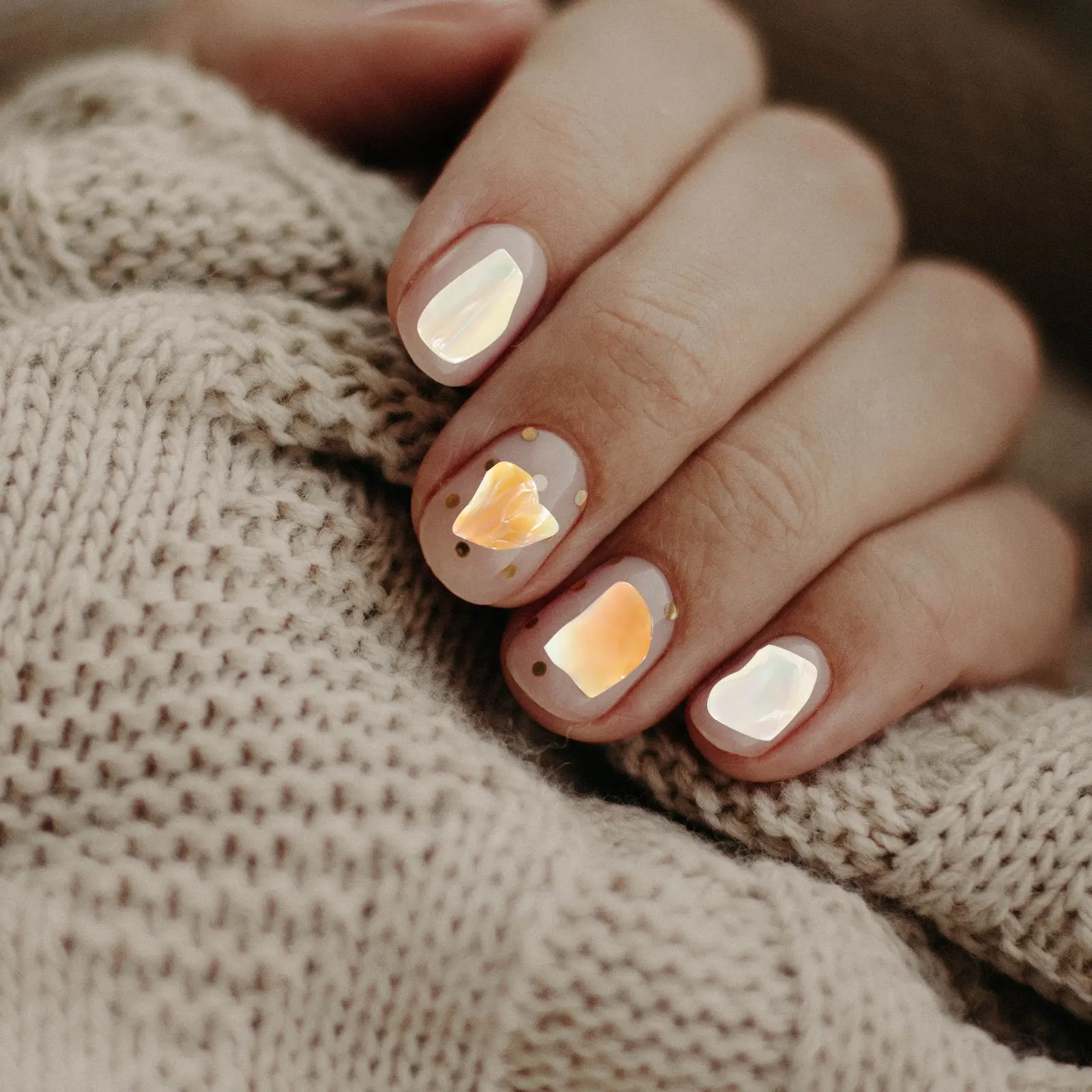 ชาร์มตกแต่งเล็บ 2 กล่อง อัญมณีขนาดเล็ก สำหรับผู้หญิง ตกแต่งเล็บ DIY งานแต่งงาน งานปาร์ตี้ อุปกรณ์ตกแต่งเล็บ ชาร์มเล็บสำหรับเล็บปลอม