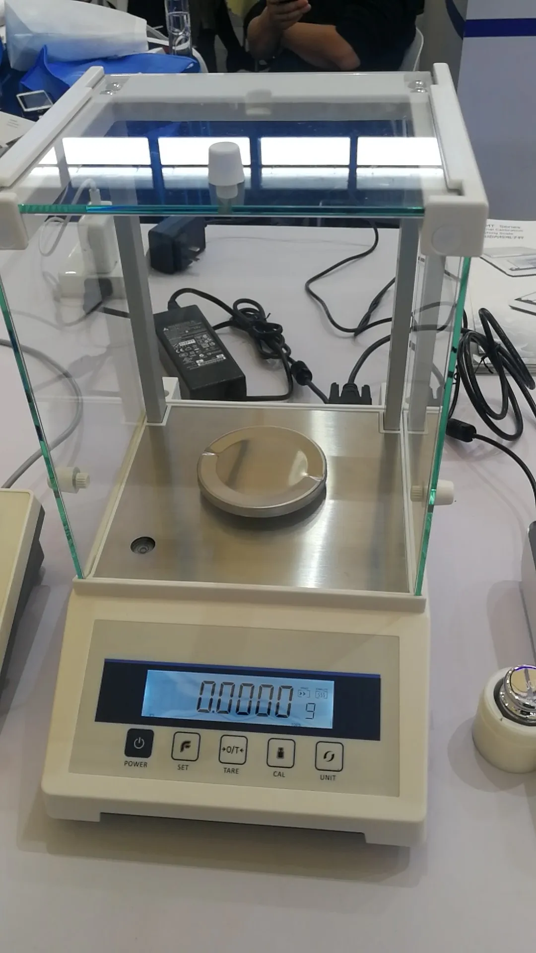High-precision analytical balance for laboratory instruments 0.0001g