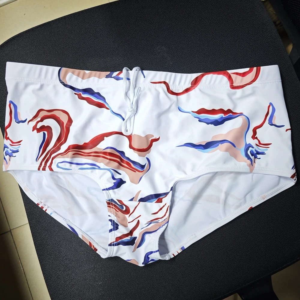 2026Men's triangle blue cloud print close-fitting briefs cross-border low-rise quick-drying beach swimming UXH702