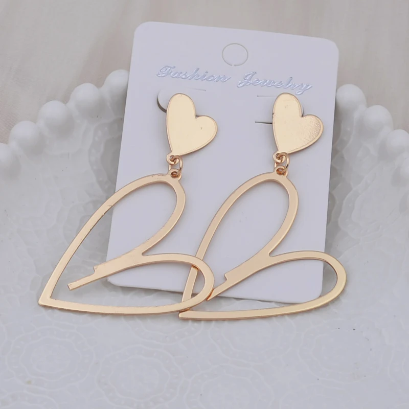 Vintage Hollow Metal Heart Pendant Earrings for Women Trendy European Punk Big Long Drop Earrings Wedding Party Golden Jewelry