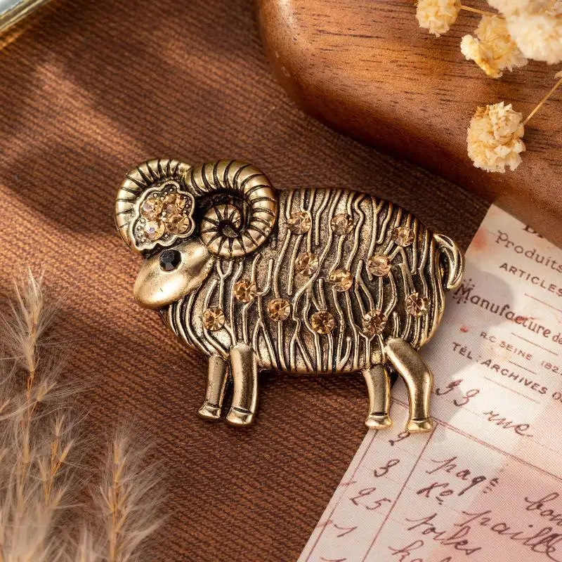 1Pcs Rhinestone Sheep Brooch Pin Retro Anti-rust Alloy Zodiac Animal Badge for Women Clothing Bag Decoration Gift