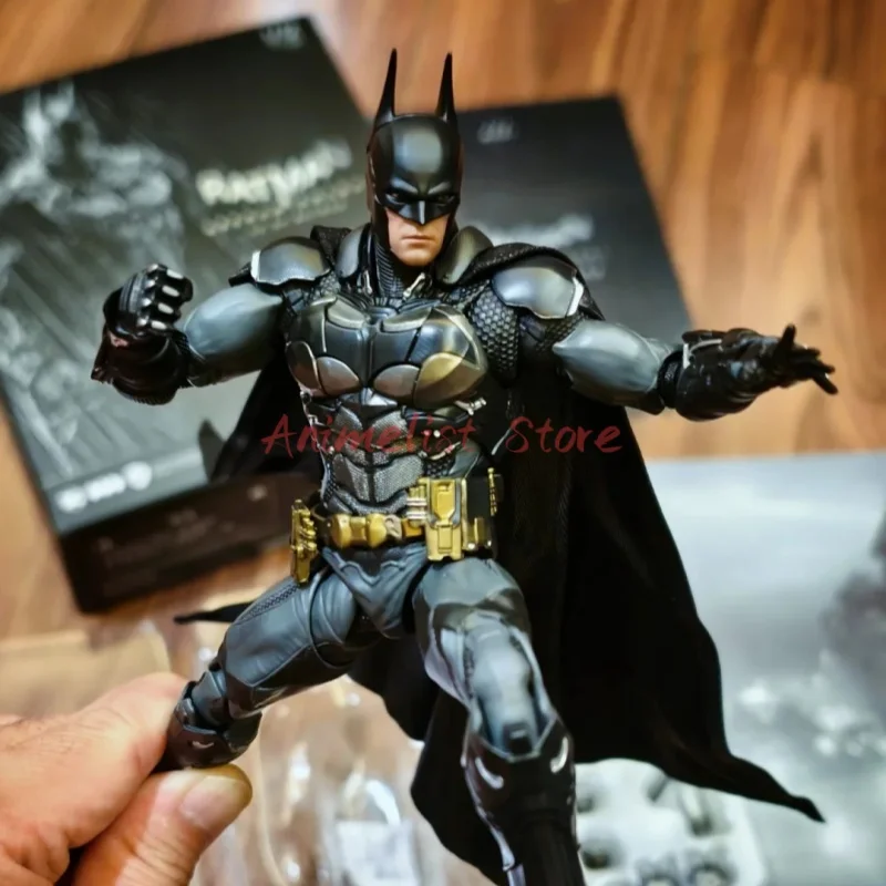 

В наличии оригинальная фигурка Lpzz Arkham Knight Batman V8.04, костюм Бэтмена, фигурки 002, DC Multiverse, 1/12, статуя, игрушки, подарок