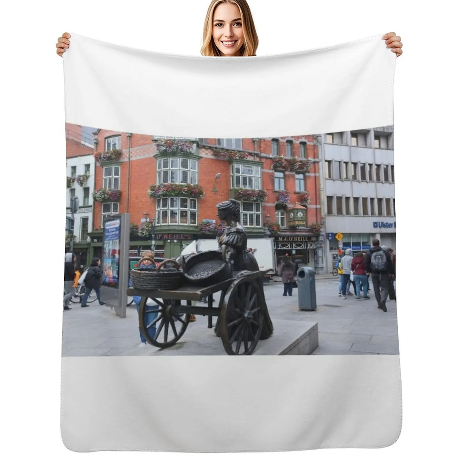 Statue of Molly Malone Throw Blanket Cute Plaid blankets ands Flannel warm for winter wednesday Tourist Blankets