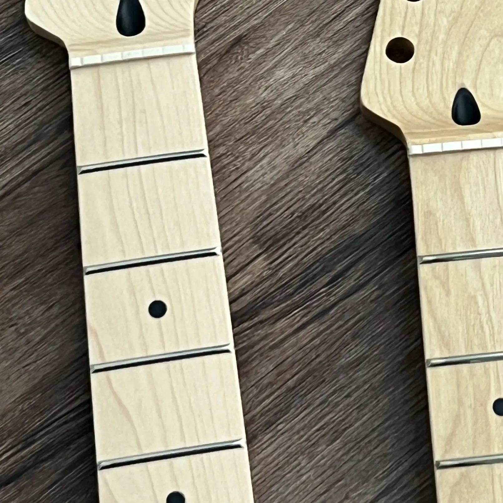 

ST Style Guitar Neck - Natural Wood Finish, Canadian Maple Material, 22 Frets & 9.5-Inch Radius