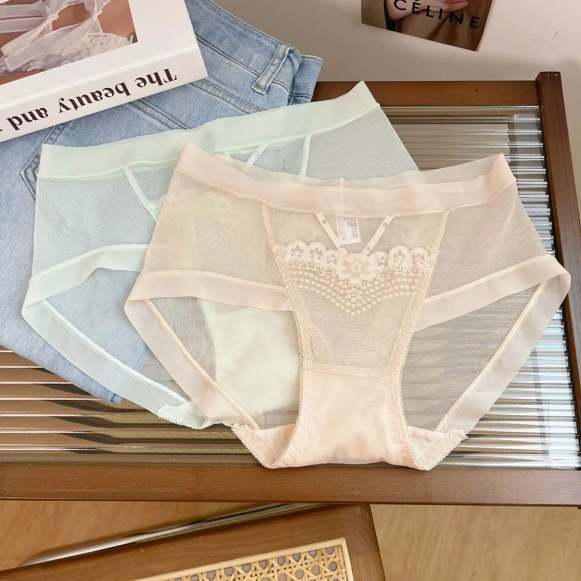 2023 New Light Luxury Romantic Lace Soft Mesh Mid Waist Bag Hip Skincare Free Breathable Thin Triangle Underpants WOMEN Panties