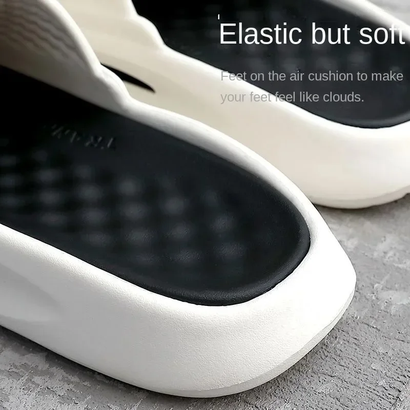 Shit-stepping slippers for men couples in summer, good-looking, outdoor wear, thick-soled, non-slip, indoor bathing slippers