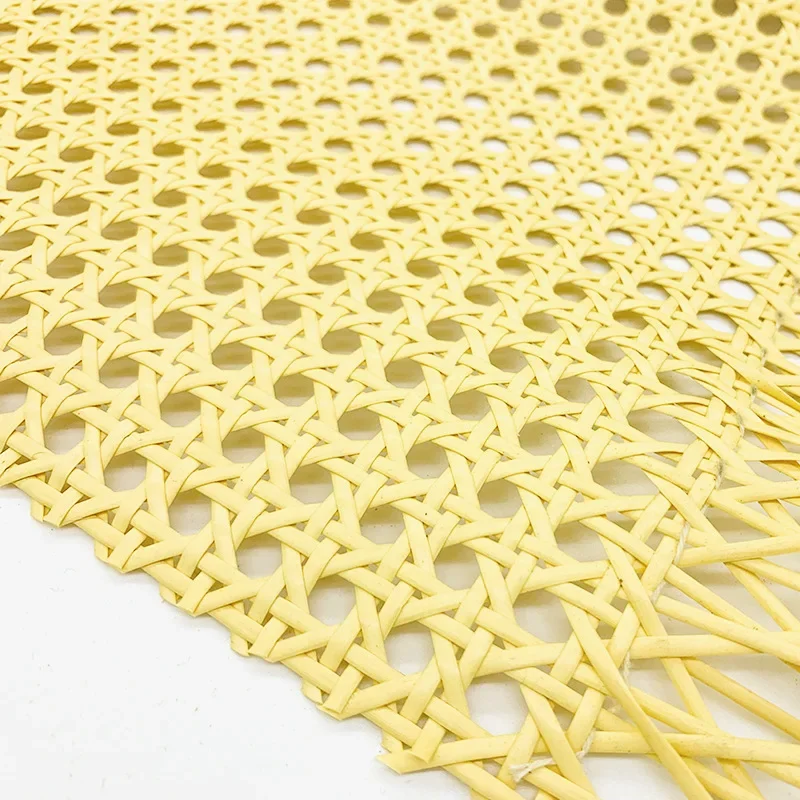 Material de tecelagem do rolo plástico do rattan da grade de vime do webbing plástico amarelo claro da cana do ciano para a decoração da mobília do armário da cadeira quente