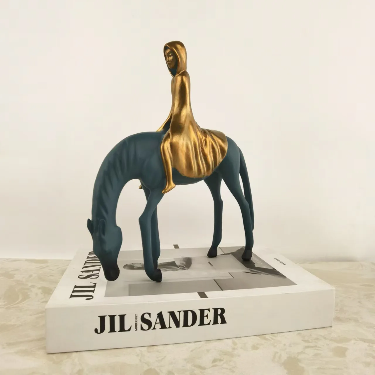 &c Modern Light Luxury Desert Princess Horse Animal Sculpture Creative Ornaments Crafts Synthetic Resin Desktop Study Decor