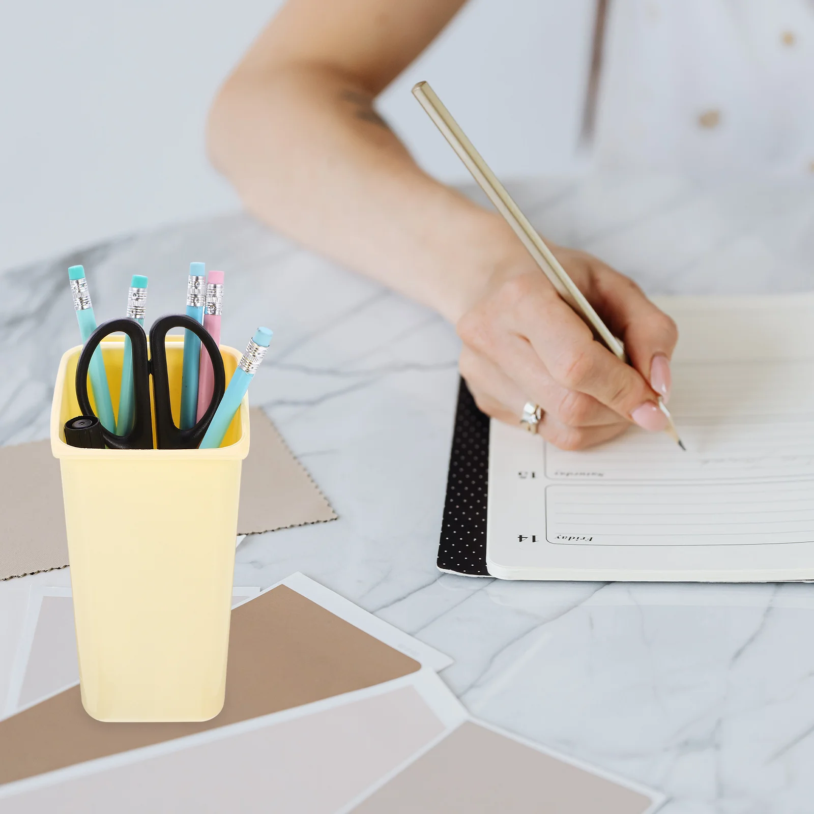 

Desktop Trash Can with Lid Mini Waste Bin for Office Desk Organizer Small Garbage Container Kitchen Table Storage Bucket Compact