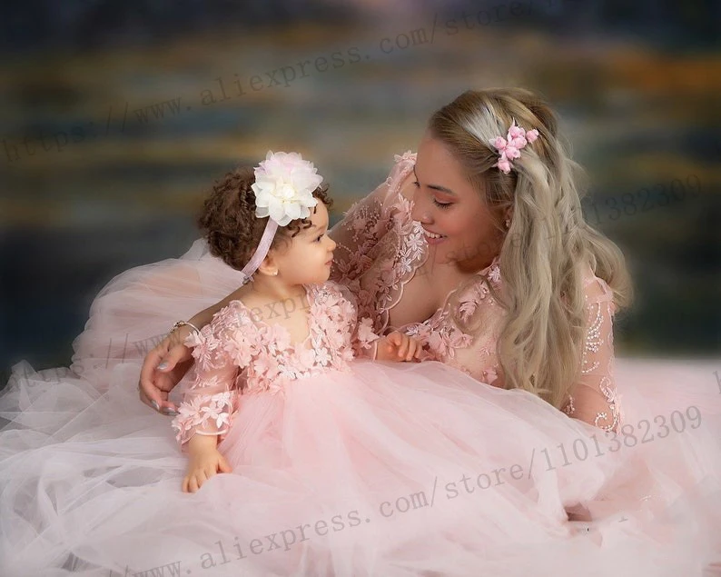 Softy Pink Tulle Mother and Daughter Dresses Half Sleeve Lace Applique Mommy and Me Evening Gown Customized Photoshoot Dress