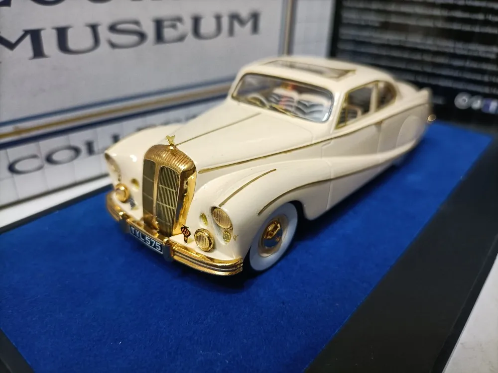 Matrix 1:43 Daimler DK400 Golden Zebra Vintage Car Simulation Limited Edition Resin Metal Static Car Model Toy Gift