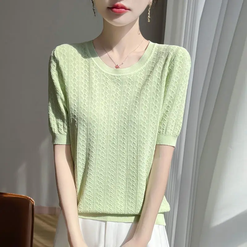

Women's Light Green Curved Bead Ice Silk Knit Top Crew Neck Short Sleeve Slim Fit Casual Summer Top