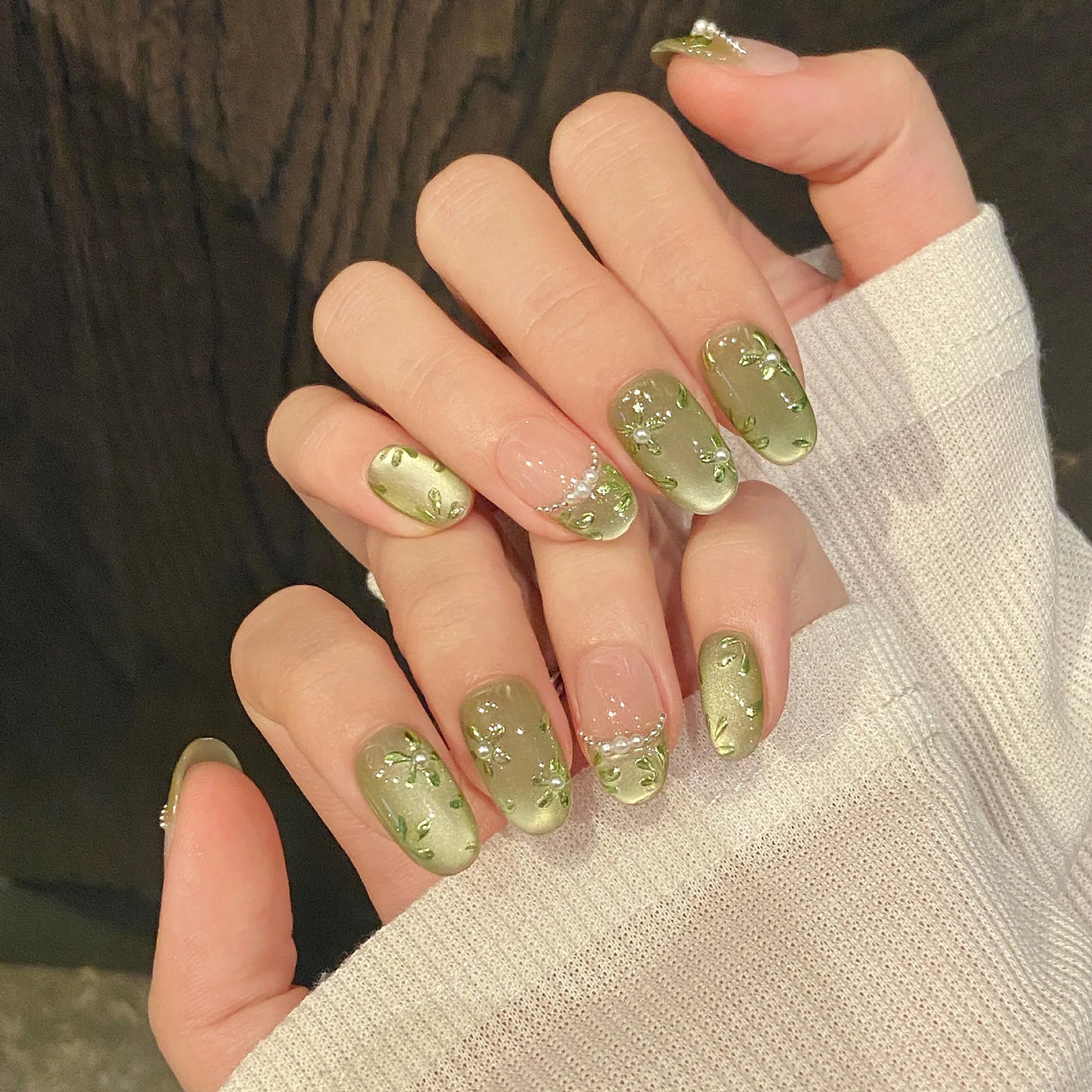 10 Stück handgemachte Nägel zum Aufdrücken, grüner Blumendruck, kurzer ovaler Kopf, künstliche Nägel, tragbar, glitzernd, grünes Katzenauge, falsche Nagelspitzen