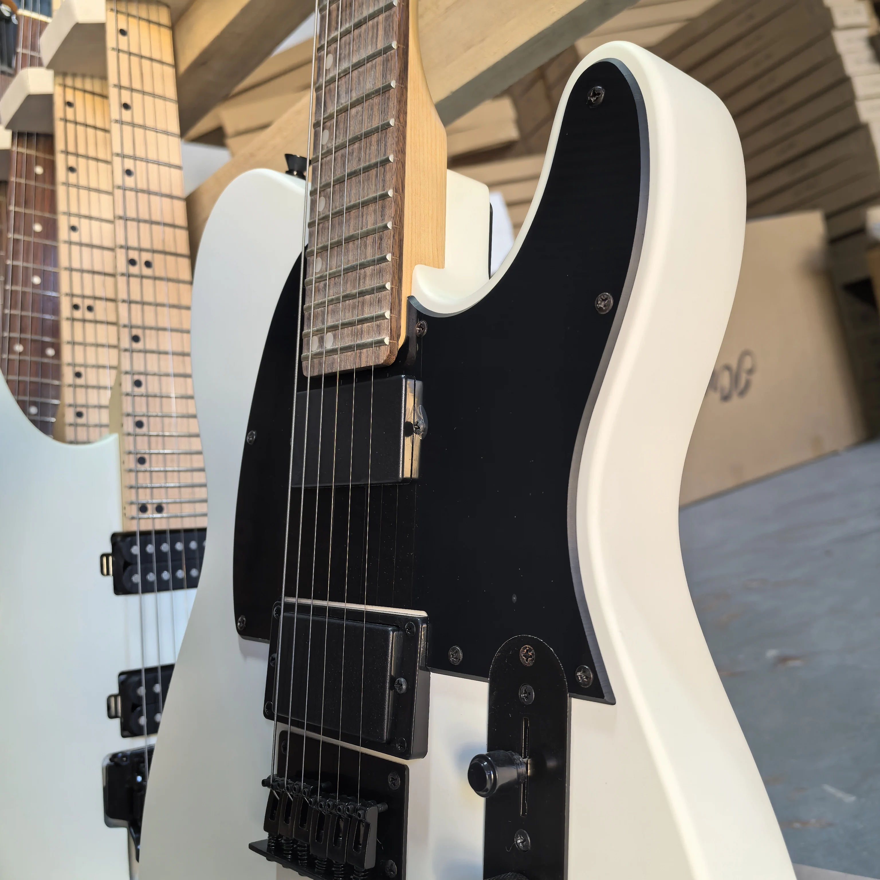 

Directly from the manufacturer, customer leftover order processing. Matte white 6-string electric guitar, rosewood body.
