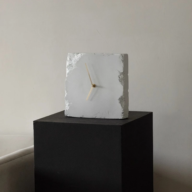 

Retro Broken Clock Brick Clock Creative Simple Medieval Nordic Original Crack Wabi Sabi Wind Table Clock